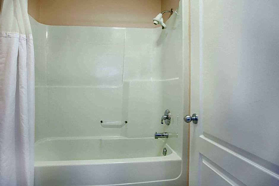 Ramada Limited 100 Mile House