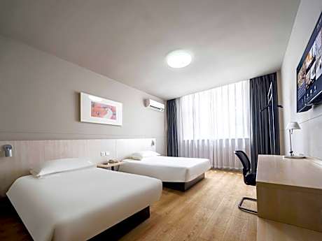 Twin Room B