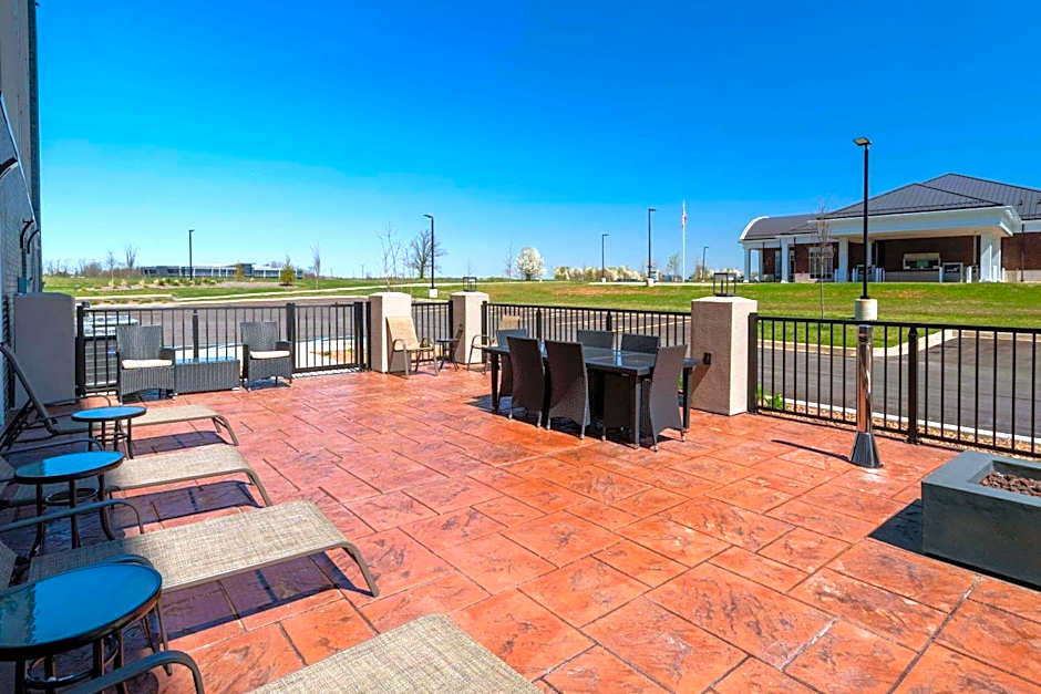 La Quinta Inn & Suites by Wyndham Louisville East