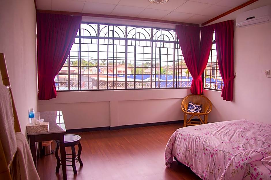 HAKS Boutique B&B with Pool & Farm-to-Table Dining