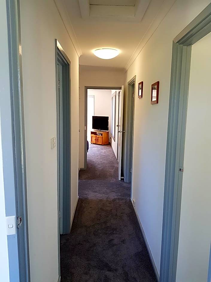 Regatta Point Tavern & Holiday Villas