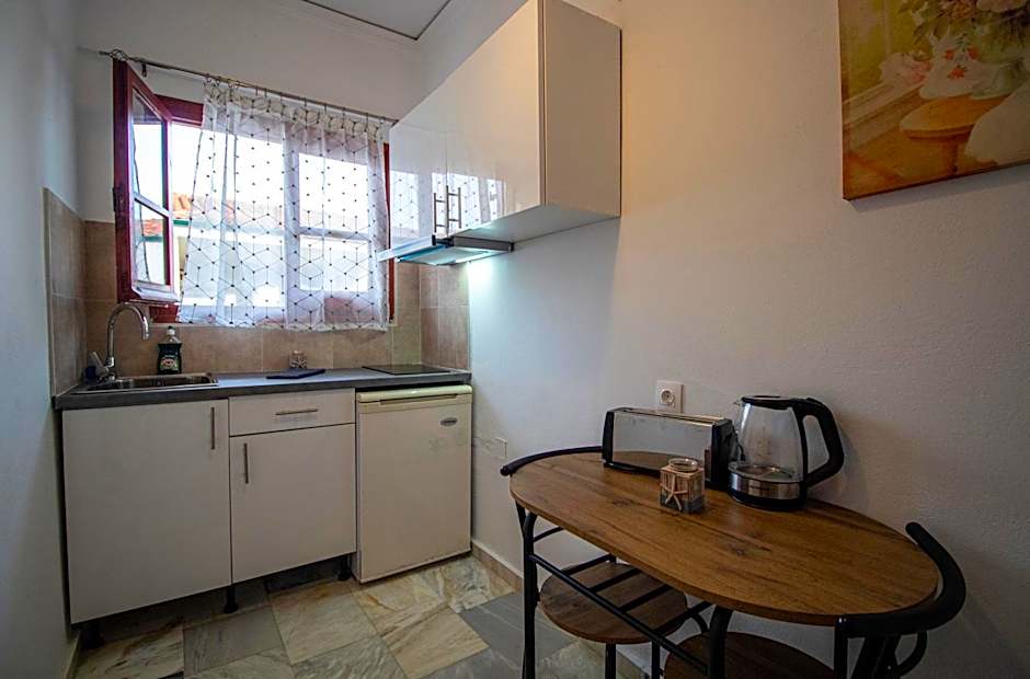 Harrys bar & apartments