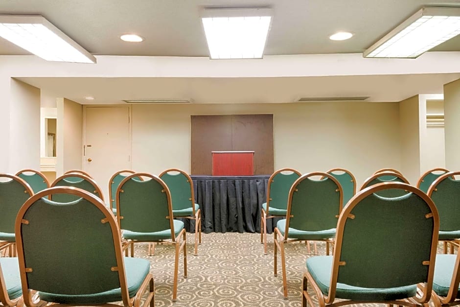 Ramada Lexington N Conf Center – Lexington, KY