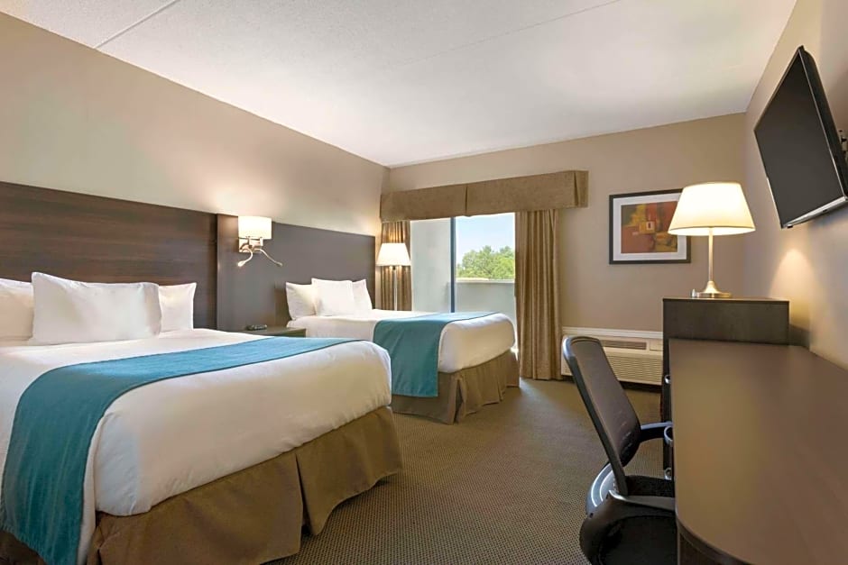 Travelodge by Wyndham Kingston LaSalle Hotel