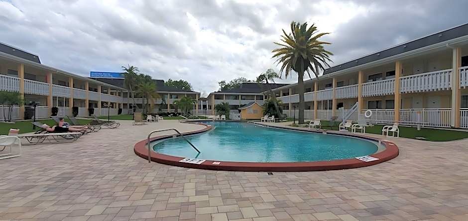 Rodeway Inn – Holiday, FL