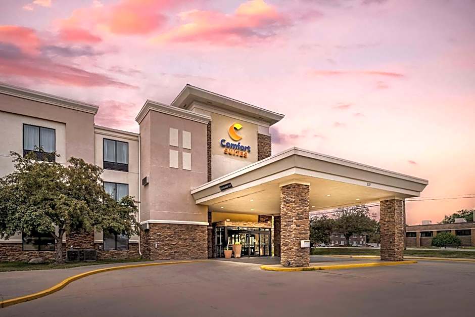 Comfort Suites East Lincoln - Mall Area