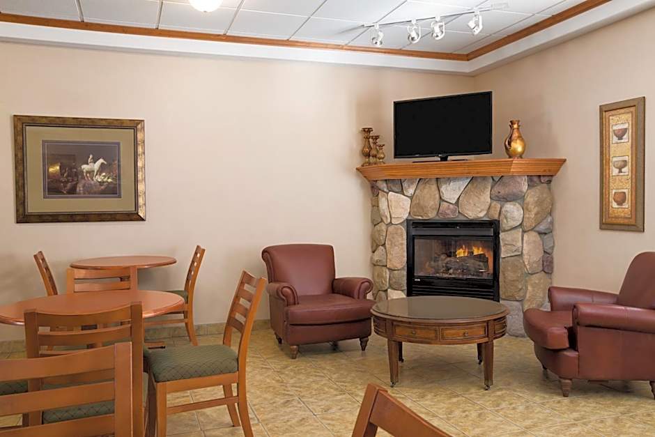 Ramada by Wyndham Clairmont/Grande Prairie