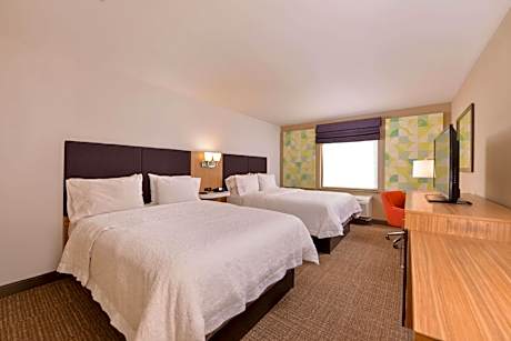 2 Queens Mobility Access W/tub Nonsmoking