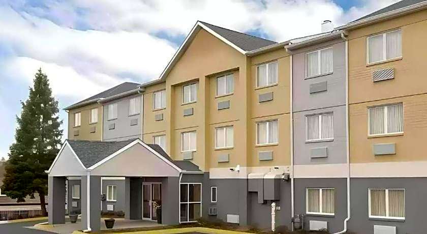 Dubuque Inn and Suites