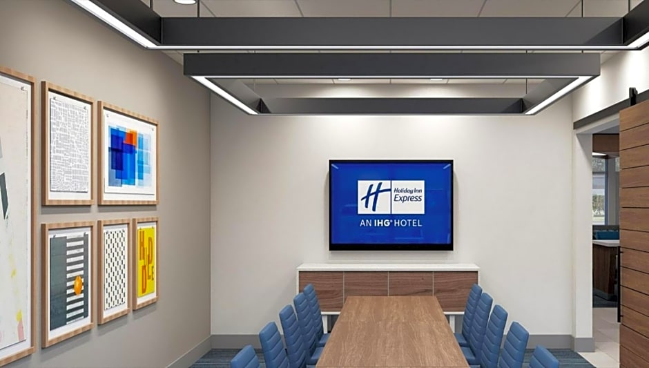Holiday Inn Express & Suites - Hollister, an IHG Hotel