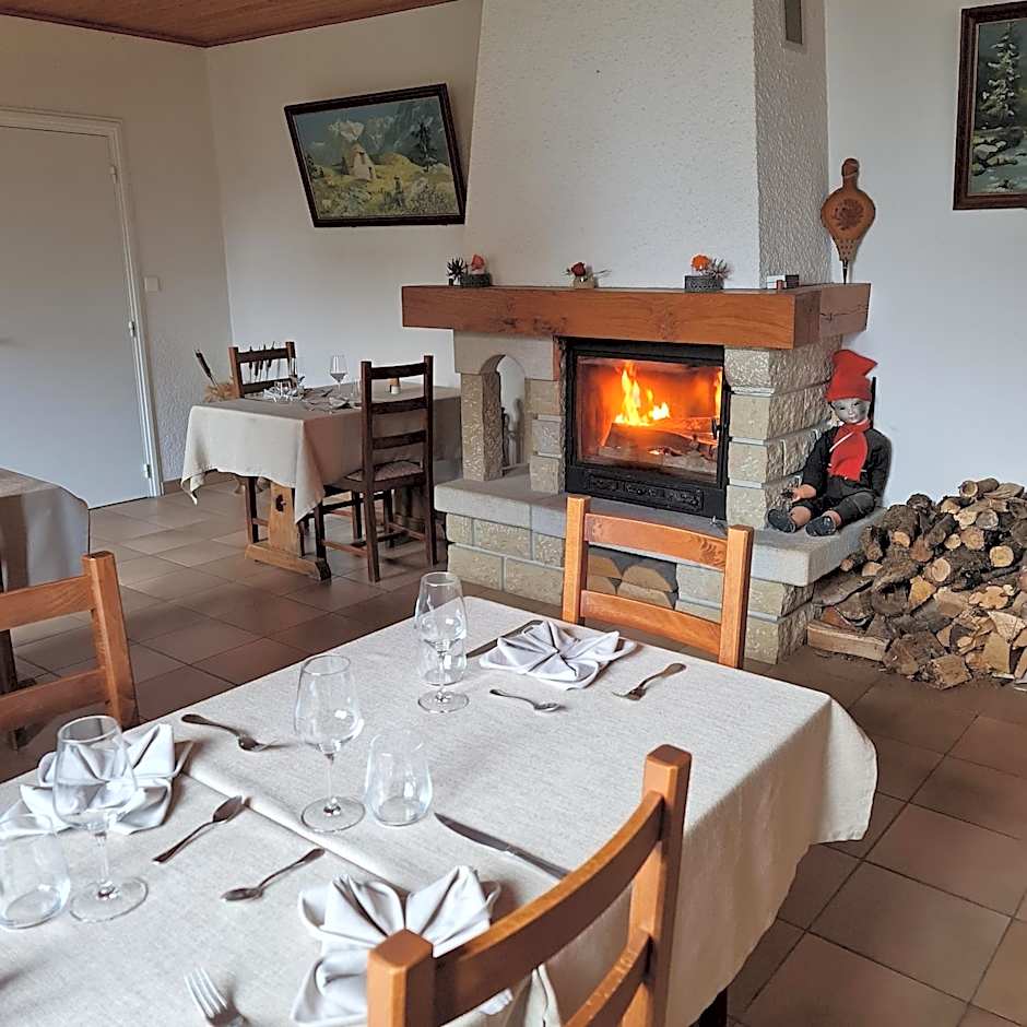 LA SOURCE Jacquet depuis 1954 Hôtel et Studio