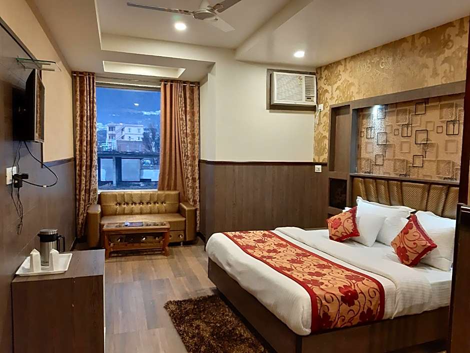 Hotel Chintpurni International