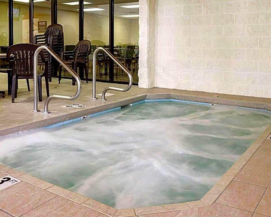 MainStay Suites Bismarck