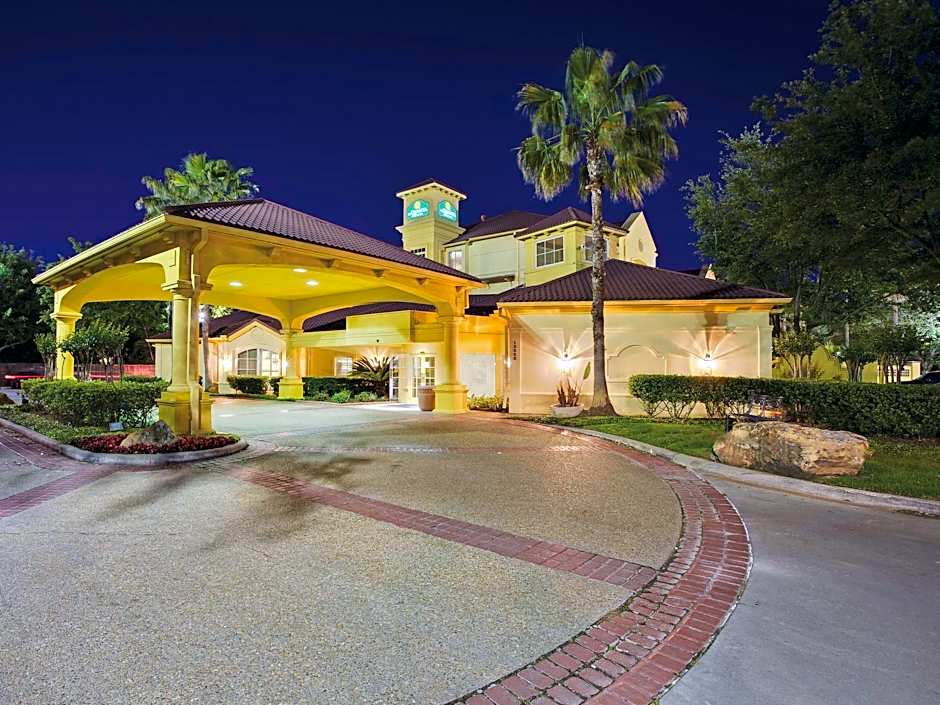 La Quinta Inn & Suites by Wyndham Houston West Park 10