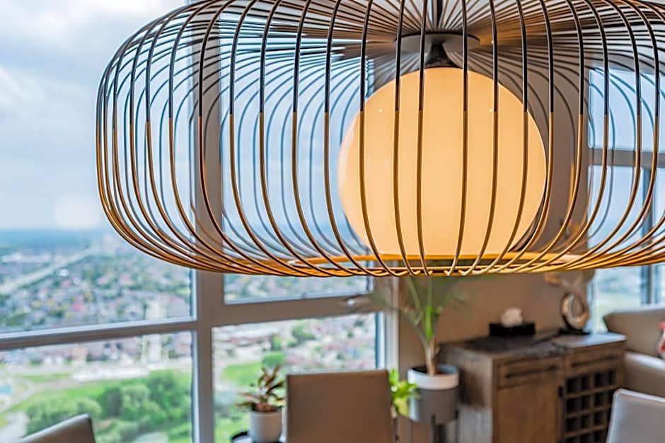 Amazing 3 Bed 4 Bath Penthouse with Roof Top Terrace close to Airport