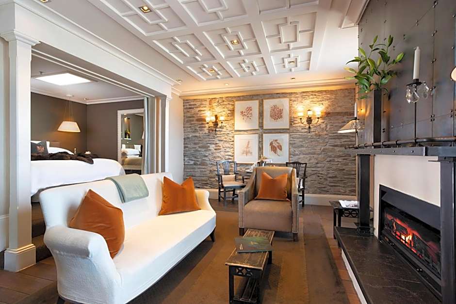 Eichardt's Private Hotel & Lakefront Apartments