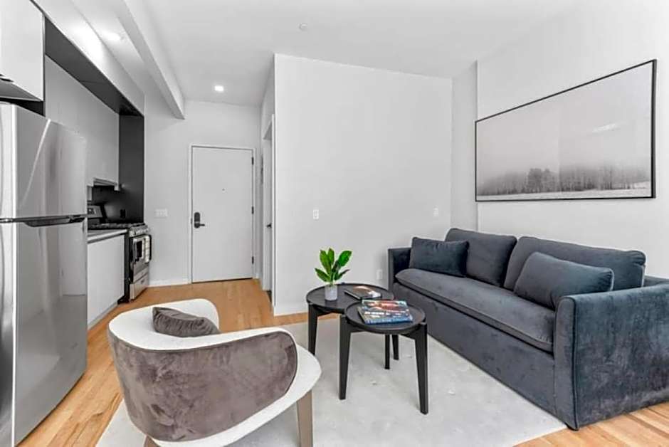 Luxe Studio w Juliet Balcony in Upper East