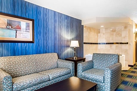 King Suite - Non-Smoking