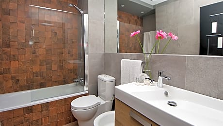 ONE BEDROOM APARTMENT