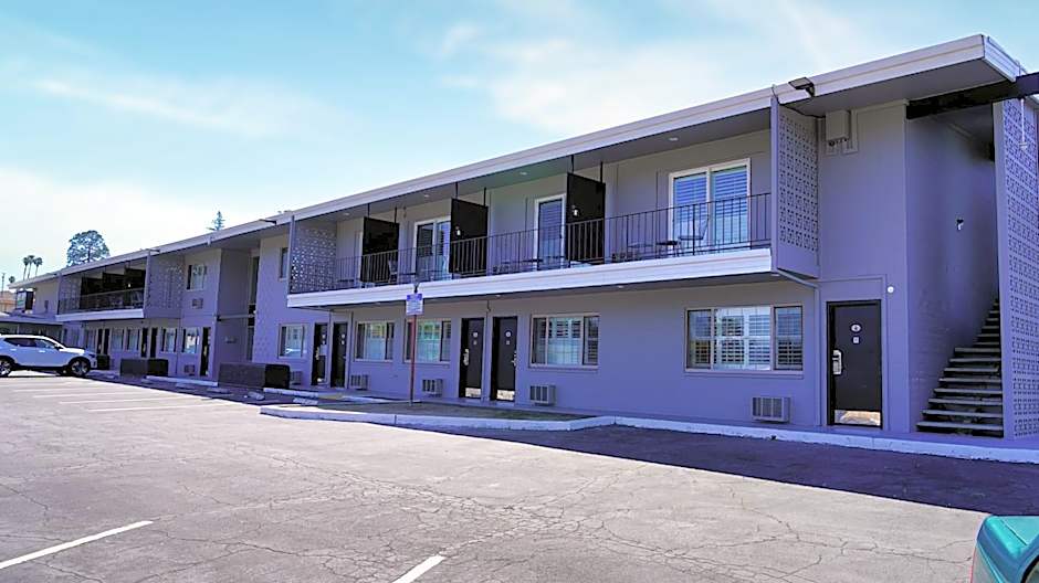SeaSide Inn & Suites