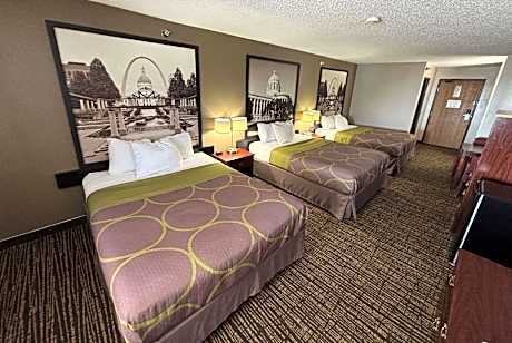 3 Queen Beds Non-Smoking