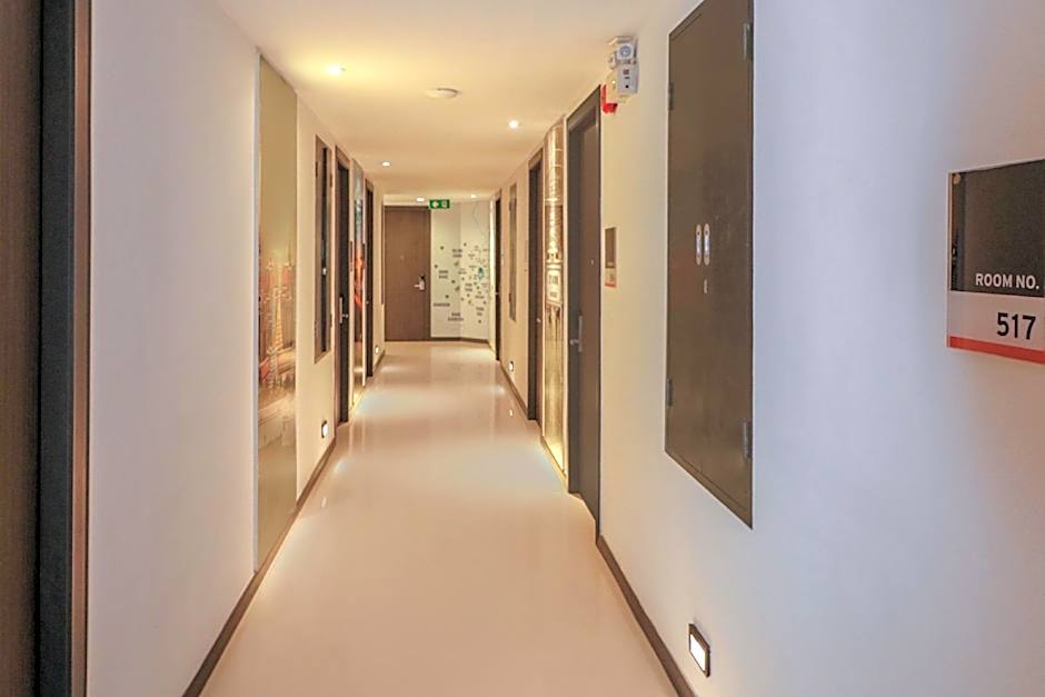 Aim House Bangkok Hotel - No parking