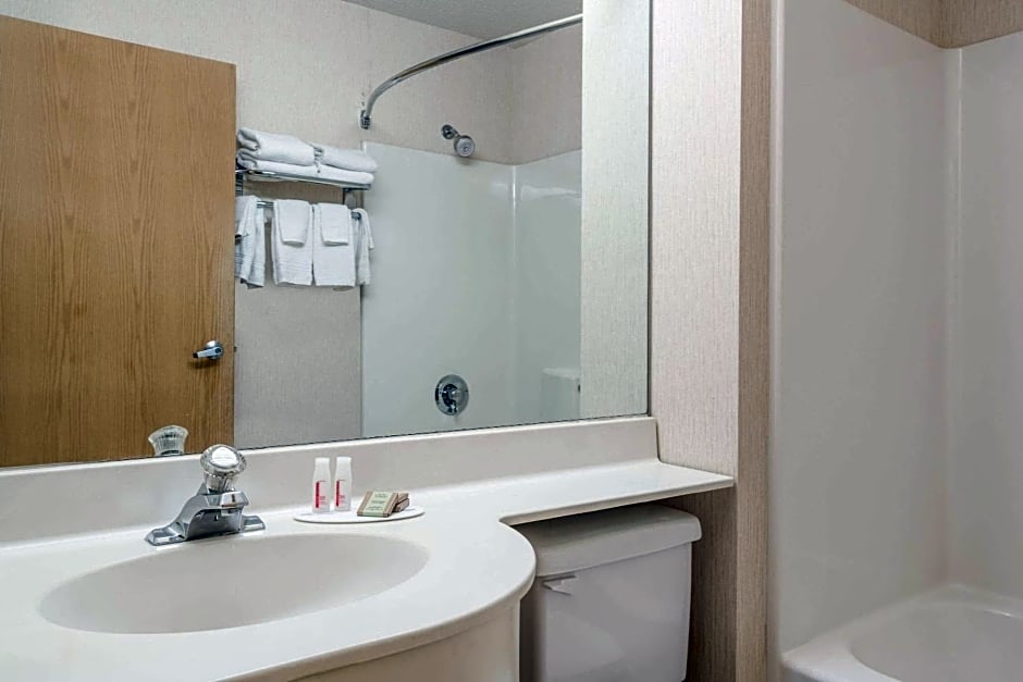 Super 8 by Wyndham Fargo Airport