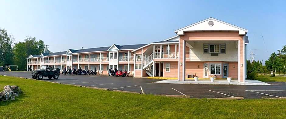 Photo 1 of 34 of Great Lakes Inn Mackinaw City