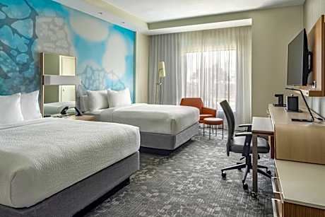 Queen Room with Two Queen Beds - Hearing Accessible