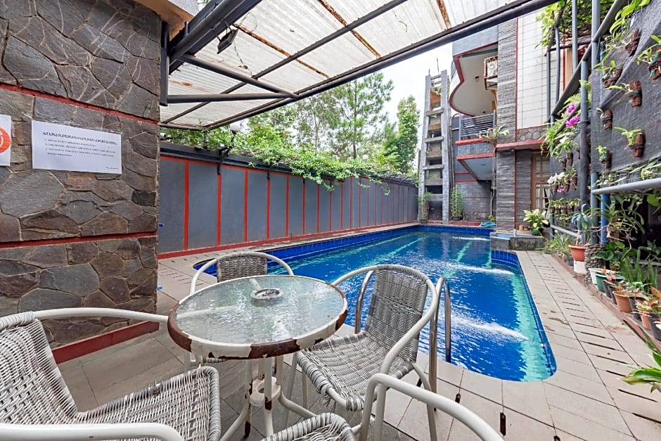 Urbanview Hotel Villa Surya Bandung