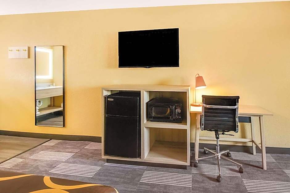 Super 8 by Wyndham Vandalia/Dayton International Airport