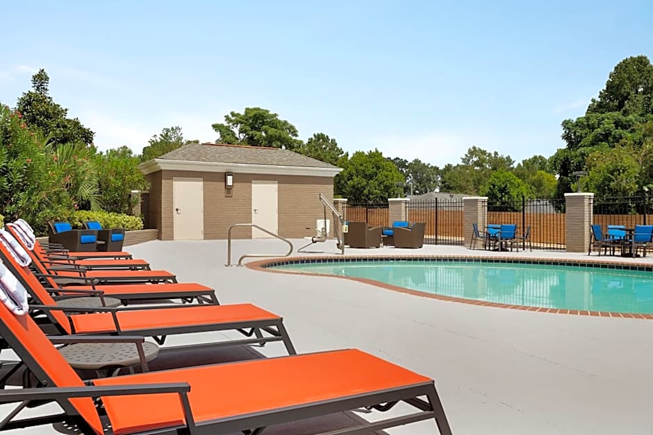 Holiday Inn Express Hotel & Suites Auburn - University Area By IHG