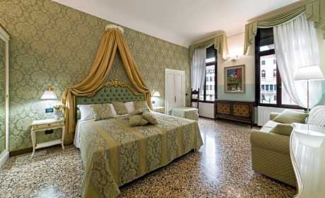 Deluxe Suite "Giacomo Casanova" with Campo Santo Stefano View