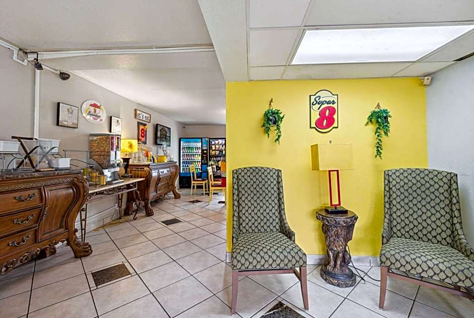 Super 8 by Wyndham Millbury/Toledo