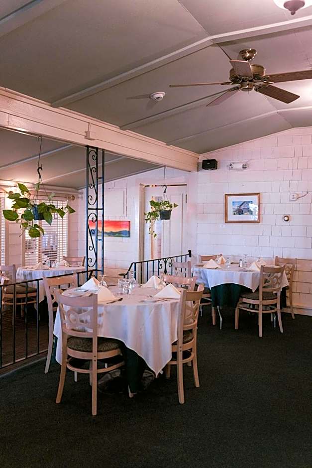 Stonehurst Manor Breakfast & Dinner Included