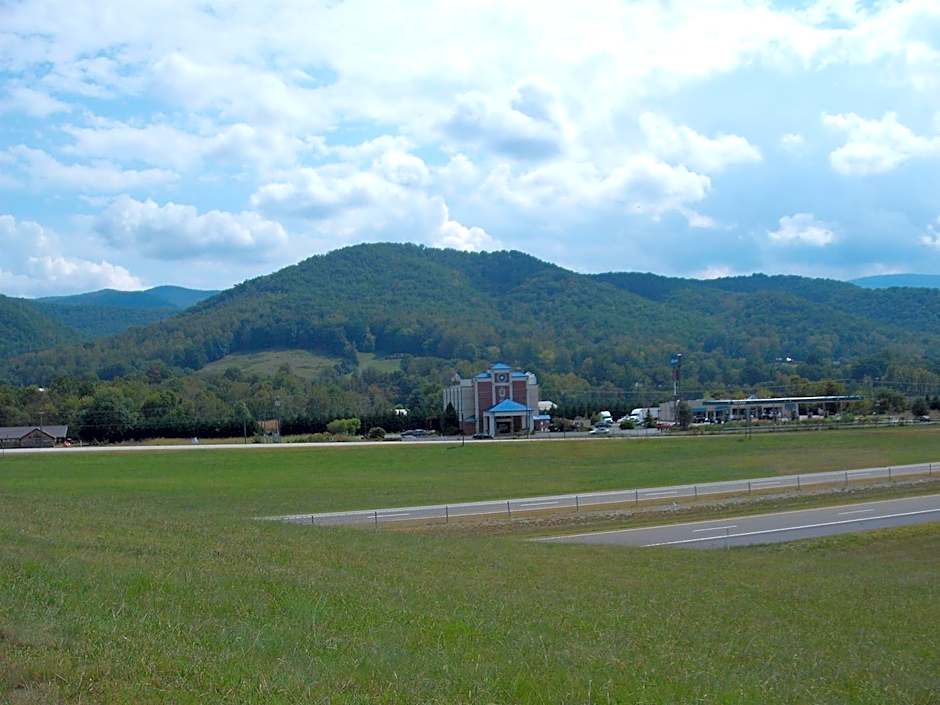 Mountain Inn & Suites