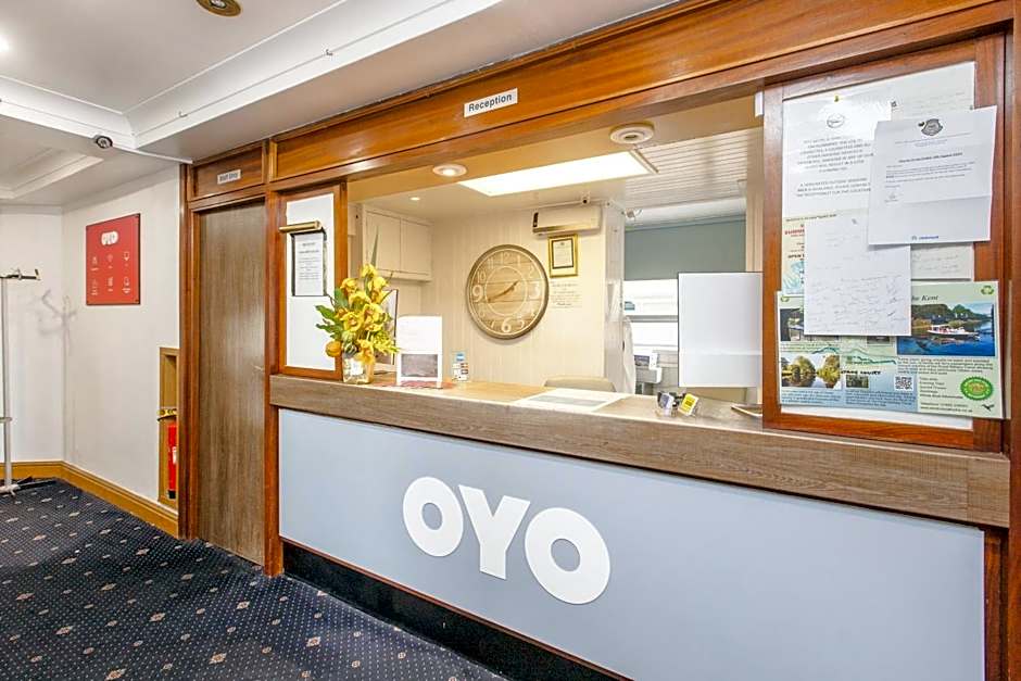 OYO Stade Court Hotel