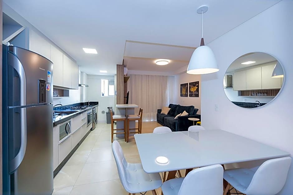 Terrazzo 402B - Apartamento 02 suítes - Acomoda até 06 pessoas - À poucos metros da praia de Bombas - (Consultar serviços de roupa de cama e banho)