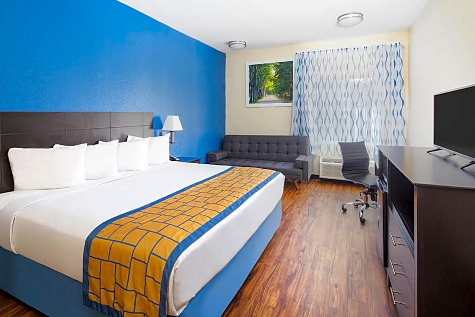Photo 1 of 6 of 1 Bedroom 1 King Bed Suite