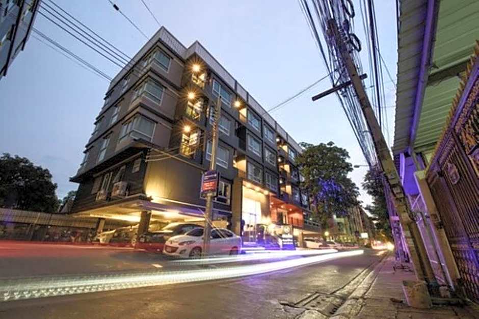 48 Metro Hotel