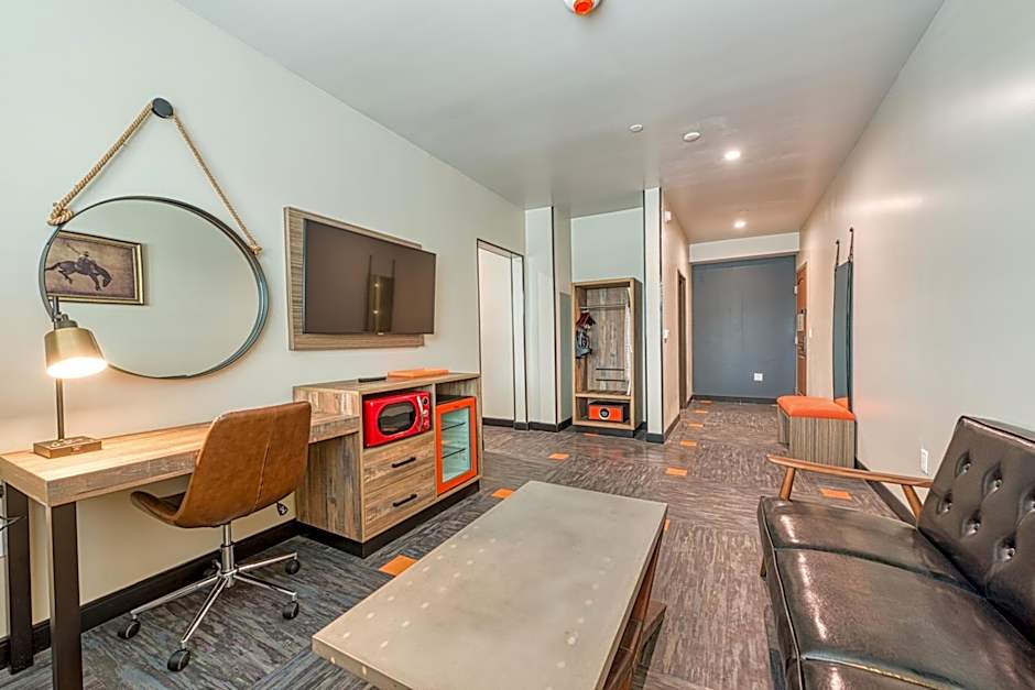 Hotel Lexen Newhall & Santa Clarita - Near Six Flags Magic Mountain