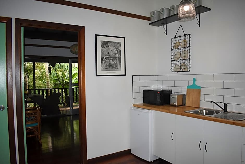 Oskar's Rain Forest Retreat