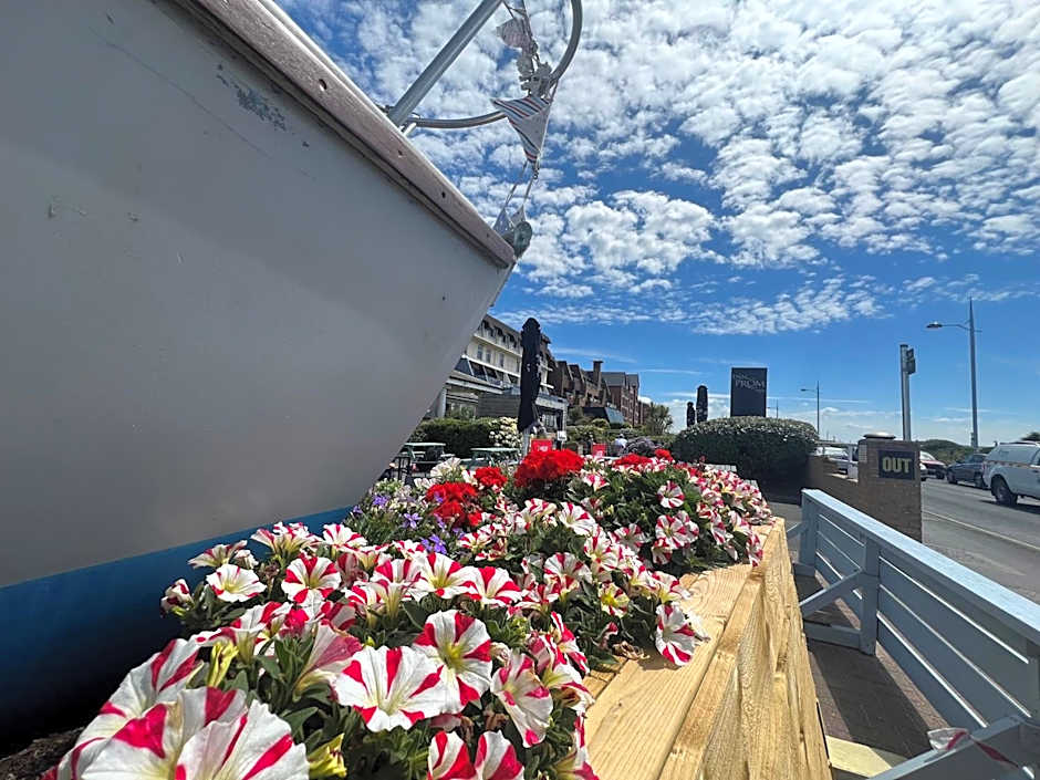 Inn On The Prom At The Fernlea Hotel