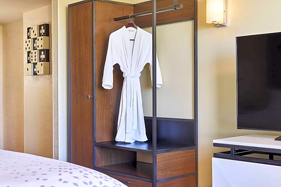 Renaissance by Marriott Las Vegas Hotel