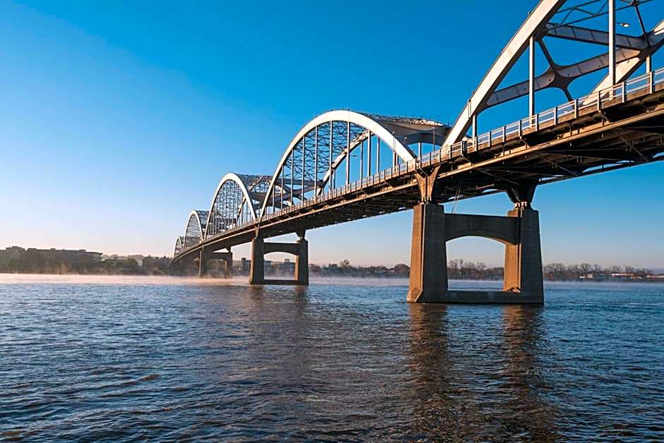 Cambria Hotel Bettendorf - Quad Cities