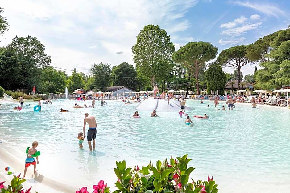 hu Altomincio Village