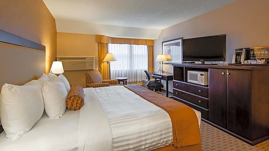 Best Western Plus Emerald Isle Hotel