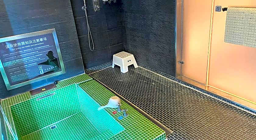 YA-NOLD HOT SPRING HOTEL