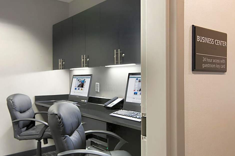 Hampton Inn & Suites Roanoke Airport