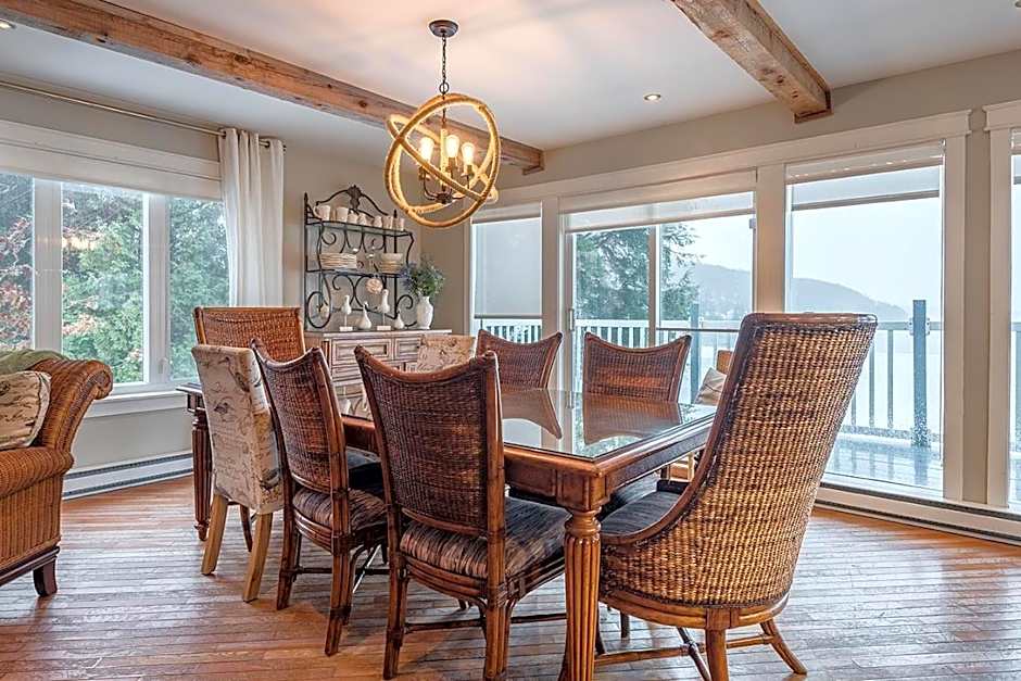 Breathtaking Lake View With Spa Chalet 360